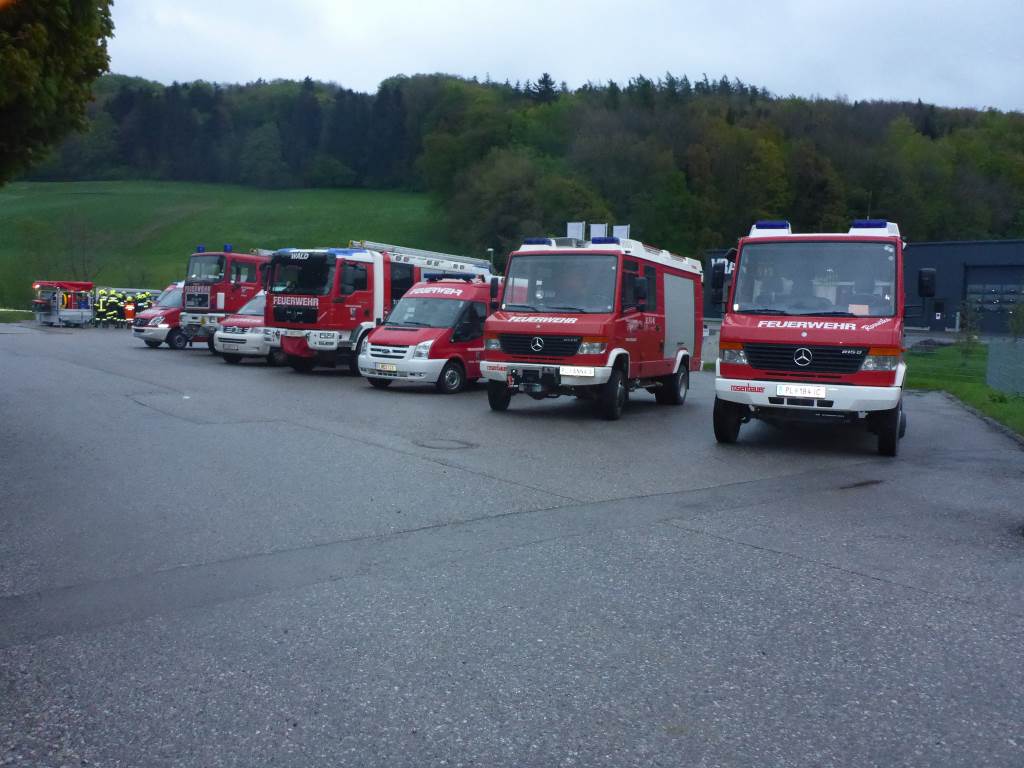 Foto: Die Fahrzeuge der teilnehmenden Feuerwehren