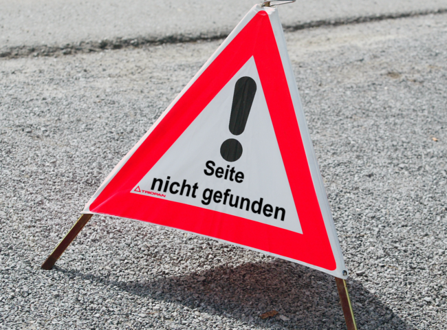 Fotomontage: Ein 3-beiniges Warnschild mit dem Text "Seite nicht gefunden"