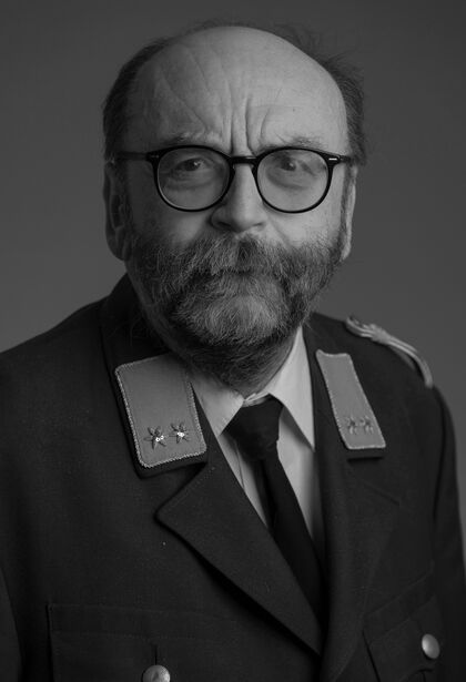 Portraitfoto von EOBI Werner Grabler in Schwarz/Weiß