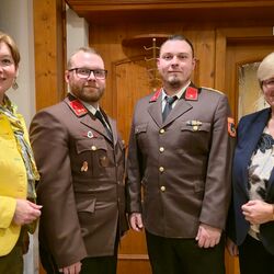 Bgm. Monika Fischer, Kdt. Florian Spitzer, Ktd-Stv. Sascha Althart-Schoisengeier und Vize-Bgm. Erika Zeh