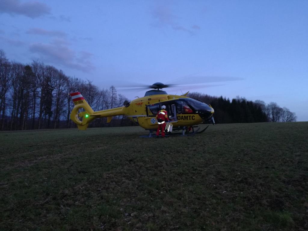 Foto: Der soeben gelandete Hubschrauber des ÖAMTC