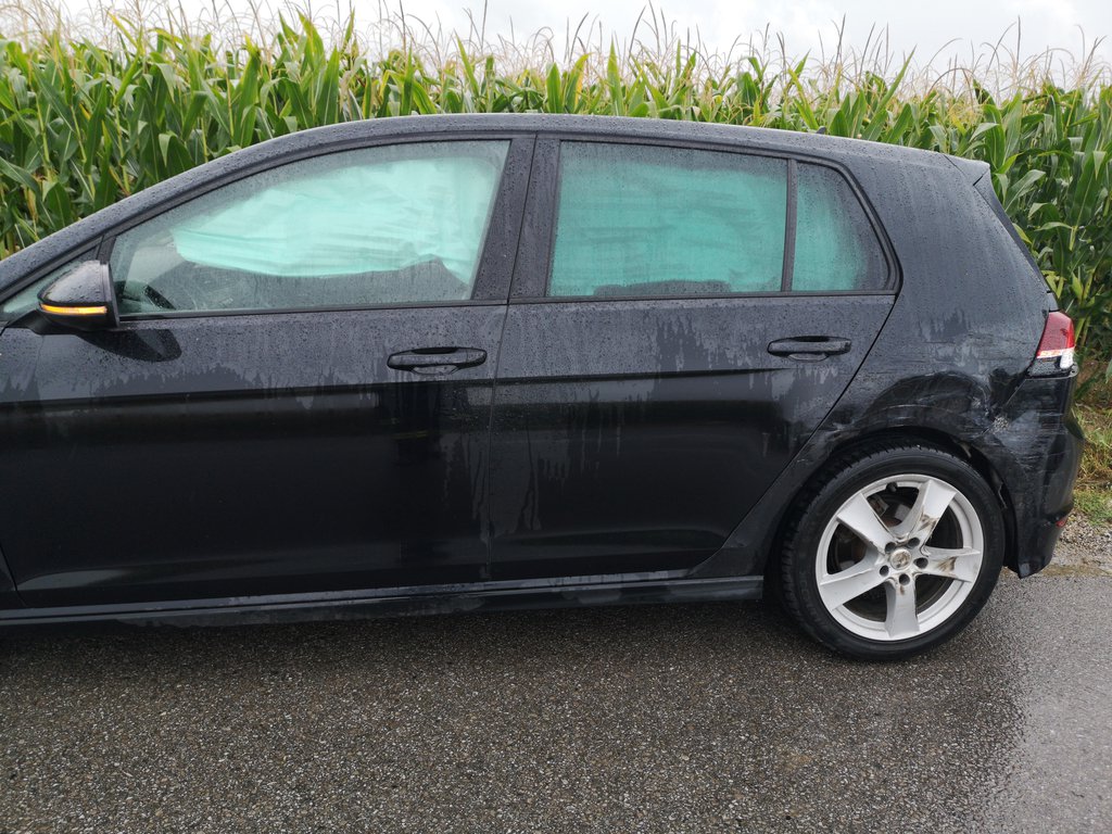 Foto: Der am Heck beschädigte Unfallwagen